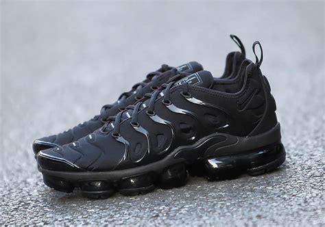 Nike VaporMax Plus triple black